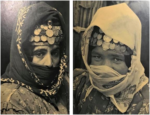 Fotoğraf 5. Mahmut Makal’ın “Bizim Köy” adlı kitabının sayfalarında yer alan Fotoğraf Sanatçısı Ara Güler’in fotoğraflarında fesli köylü kadınlar.