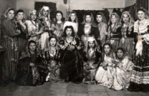 Fotoğraf 20. Geleneksel Kıyafetleri ile Türk Kadınları. Aksaray. 1925 (Aksaray Kültür Evi).