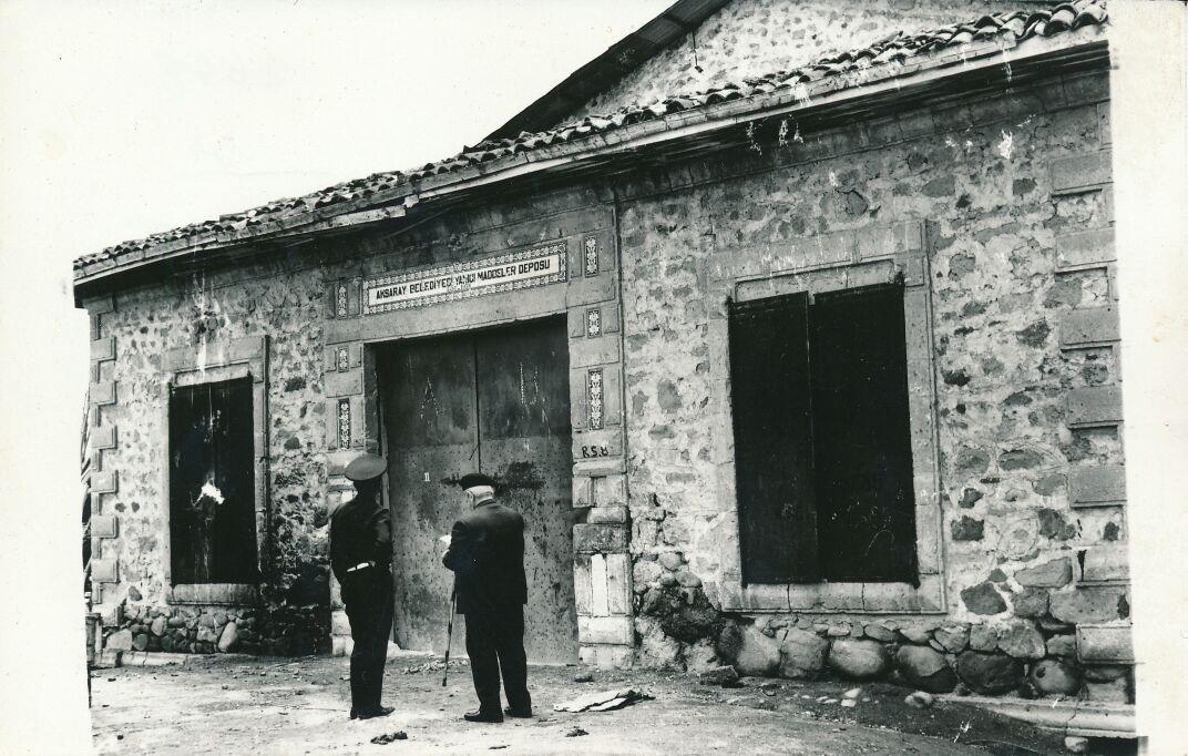 Fotoğraf 2. Aksaray Belediyesi Yanıcı Maddeler Deposu Ana Giriş Kapısı (Eski Gazhane) (Konyalı, 1974)